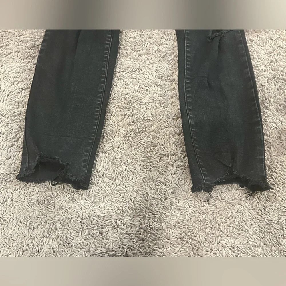 Universal Thread Black Distressed Skinny Jeans High Rise Raw Hem Cropped 6/28